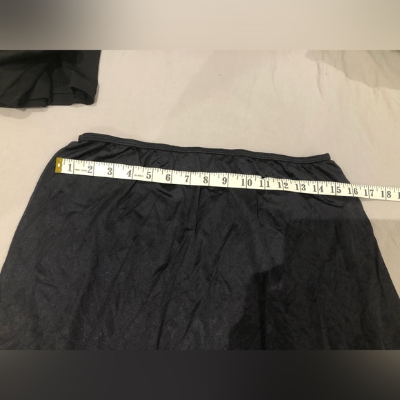 Slip to wear under dress/skirt: Size “L”

Elastic in waist - Picture 2 of 7